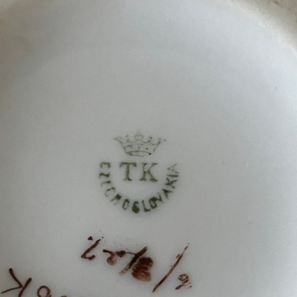 Antique Thun Porcelain Rose Bowl Signed by Artist 1927 Handpainted with Gold Rim - Picture 5 of 6